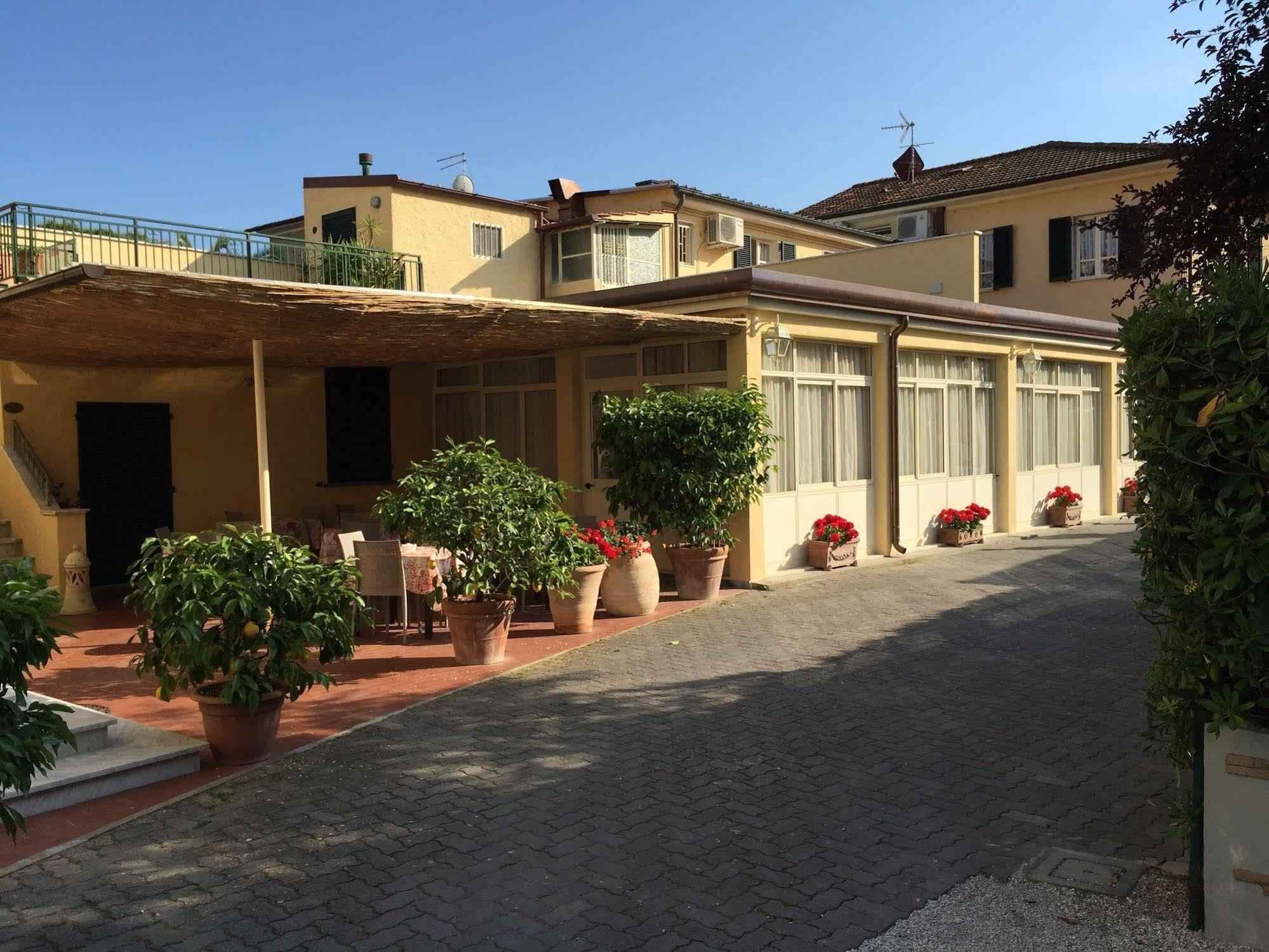 Hotel Verdesolemare Marina di Pietrasanta Dış mekan fotoğraf